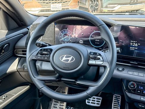 Used 2025 Hyundai Elantra SEL FWD image 17