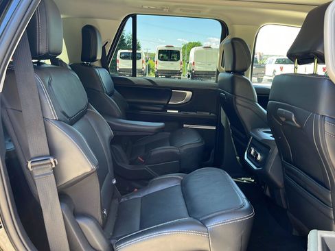 Used 2025 Ford Expedition Platinum AWD/4WD image 33