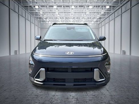 Used 2025 Hyundai Kona SEL FWD image 2