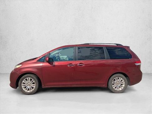 Used 2014 Toyota Sienna XLE FWD image 8