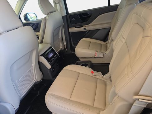 Used 2023 Lincoln Aviator Reserve AWD/4WD image 14