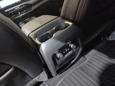 Used 2025 Buick Enclave Sport Touring image 22