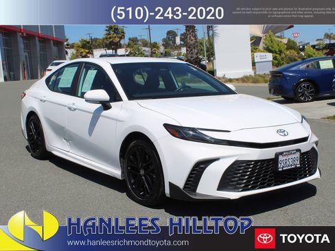 Used 2025 Toyota Camry SE w/ Convenience Package FWD image 5