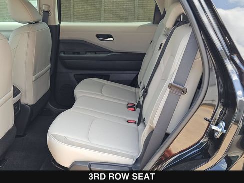 New 2026 Nissan Pathfinder SL FWD image 16