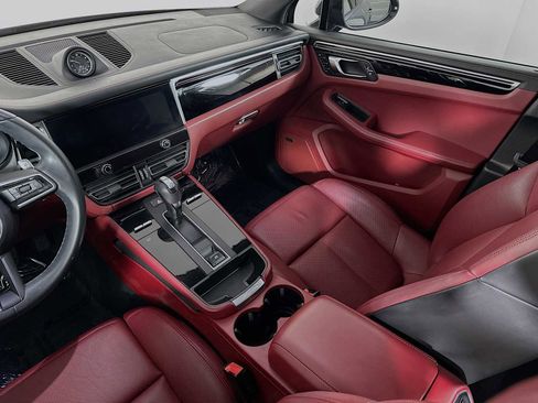 Certified 2022 Porsche Macan image 26