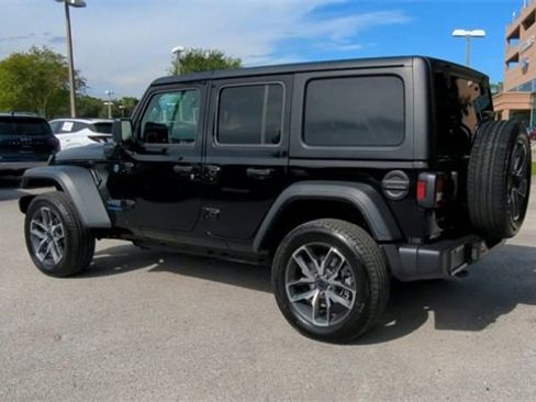 Used 2025 Jeep Wrangler Sport S w/ Convenience Group image 18