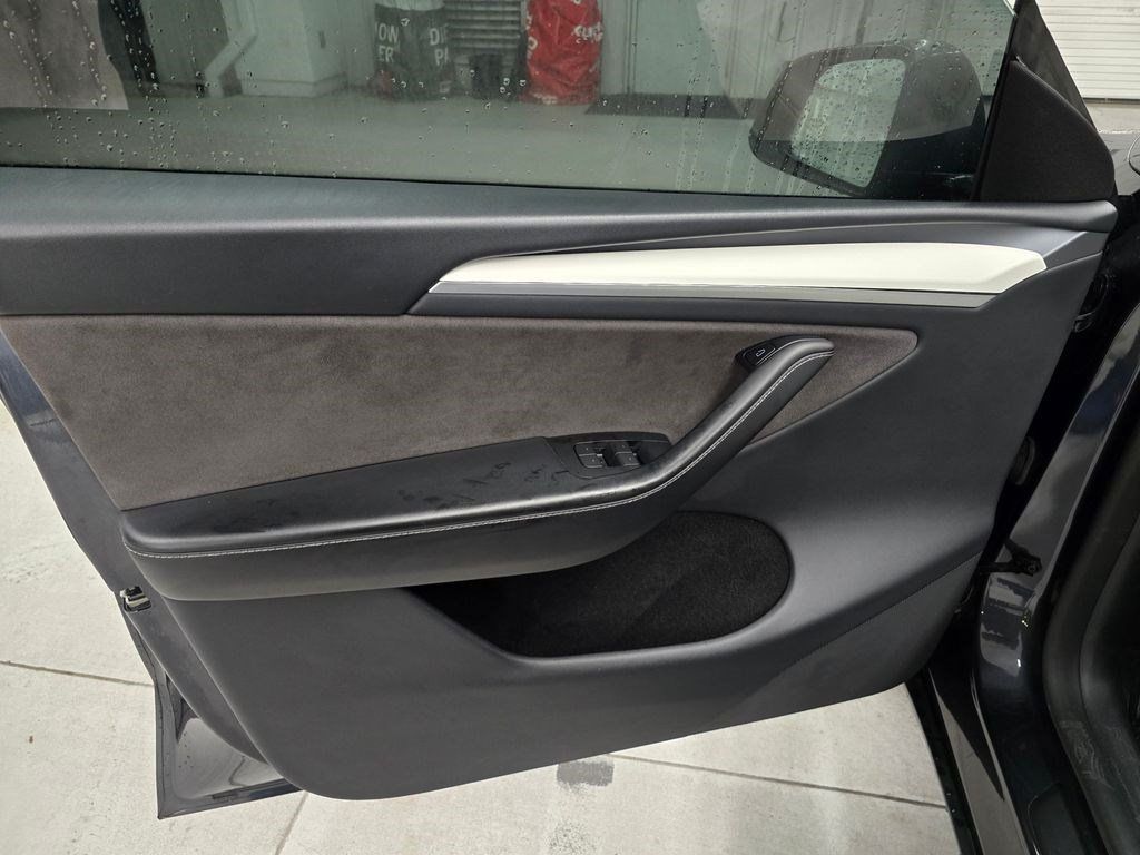 Used 2024 Tesla Model Y Long Range AWD/4WD image 18
