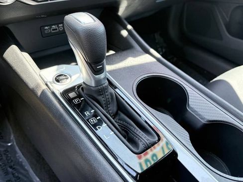 Used 2025 Nissan Altima 2.5 SV FWD image 21