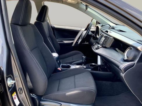 Used 2018 Toyota RAV4 XLE w/ Plus Extra Value Package FWD image 9