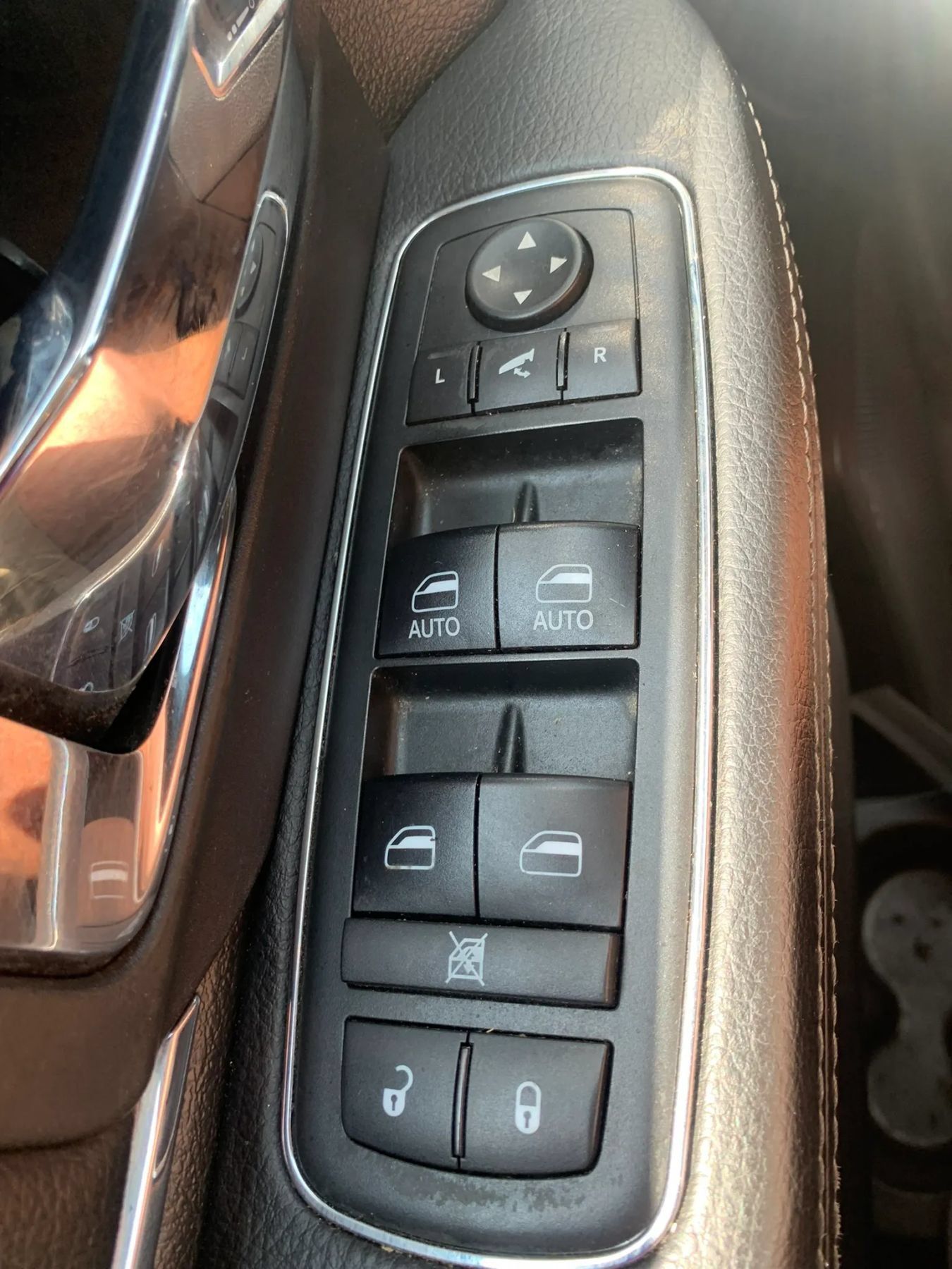 Used 2018 RAM 1500 Laramie w/ Convenience Group AWD/4WD image 25