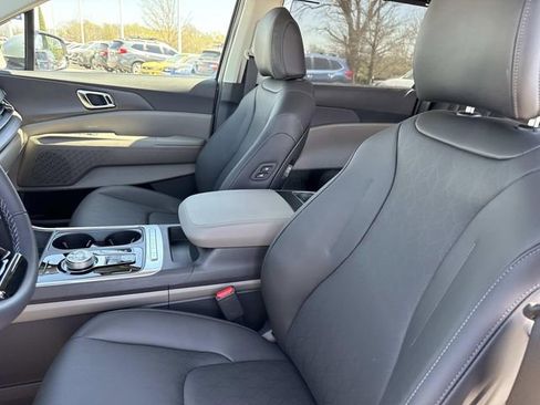 New 2026 Kia Carnival EX image 14