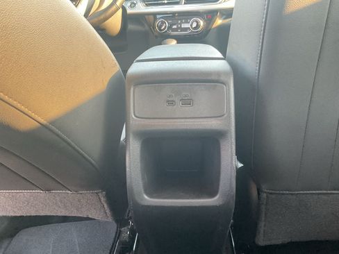 Used 2025 Chevrolet Trax LT w/ LT Convenience Package FWD image 12