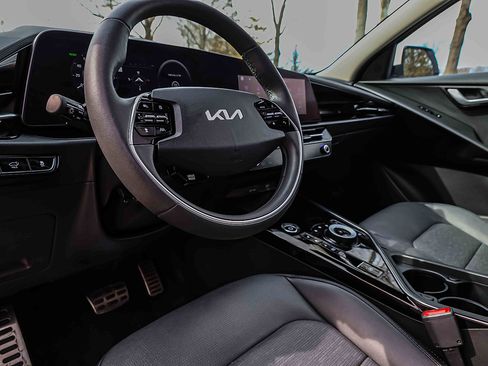 Certified 2023 Kia Niro Wave w/ Wave Preserve Package image 7