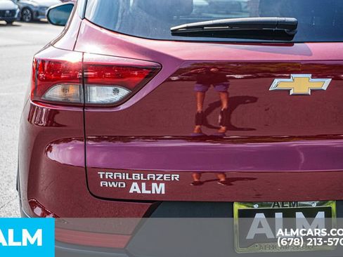 Used 2025 Chevrolet TrailBlazer LT AWD/4WD image 12
