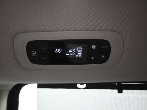 Used 2018 Chrysler Pacifica Limited FWD image 29