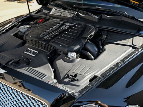 Used 2018 Bentley Bentayga image 16