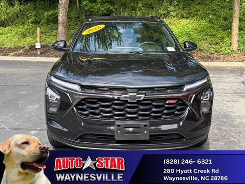 Used 2025 Chevrolet Trax RS w/ Sunroof Package FWD image 6
