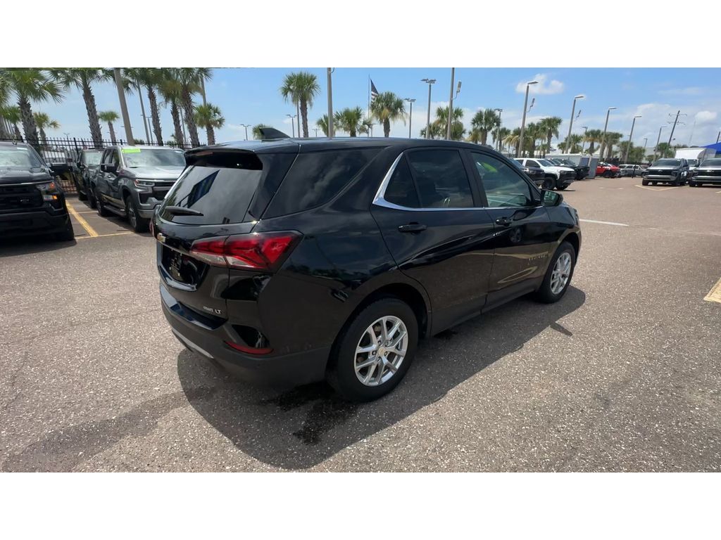 Used 2024 Chevrolet Equinox LT AWD/4WD image 2