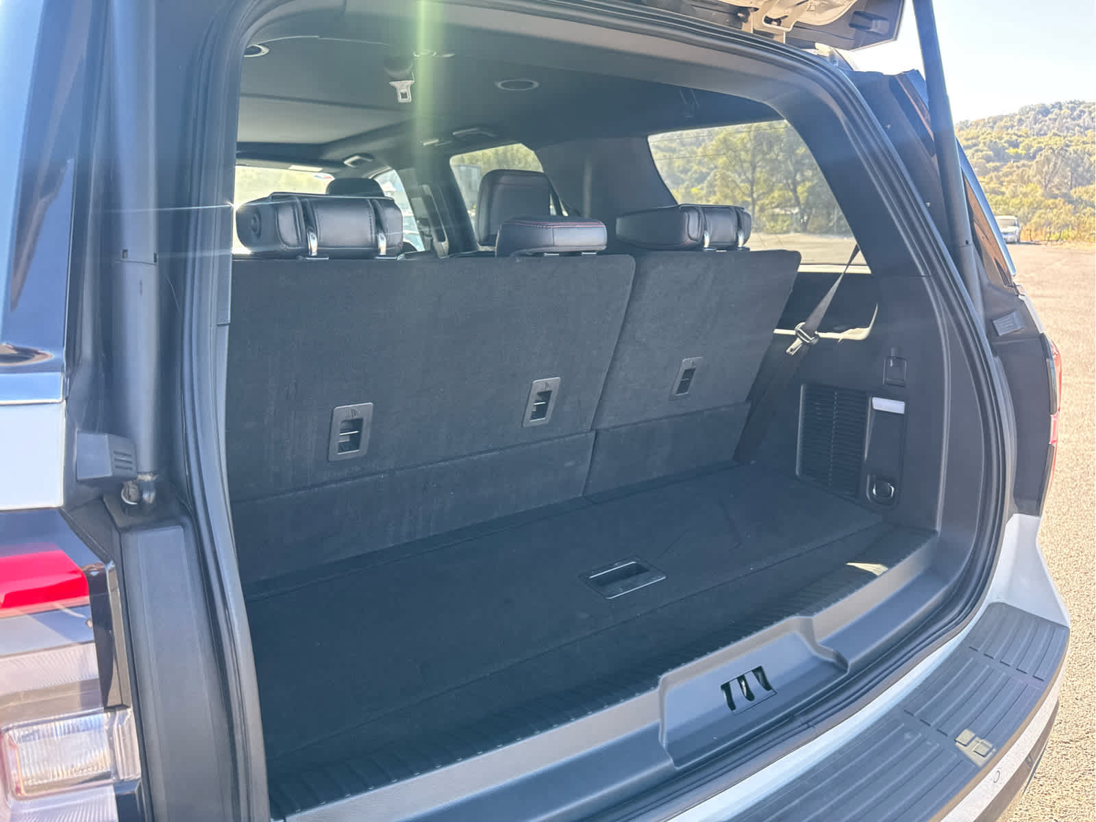 Used 2023 Ford Expedition Limited AWD/4WD image 9