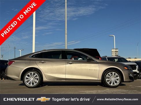 Used 2022 Chevrolet Malibu LT image 3