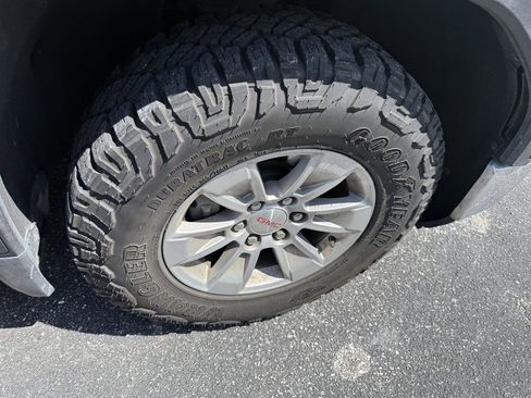 Used 2020 GMC Sierra 1500 SLE w/ SLE Value Package image 4