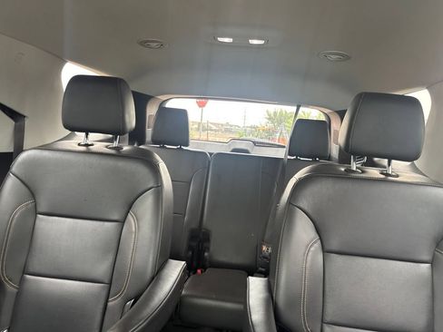 Used 2020 Chevrolet Traverse LT FWD image 9