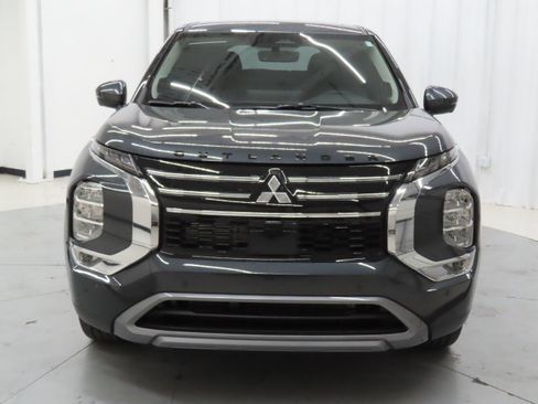 New 2026 Mitsubishi Outlander SE FWD image 9