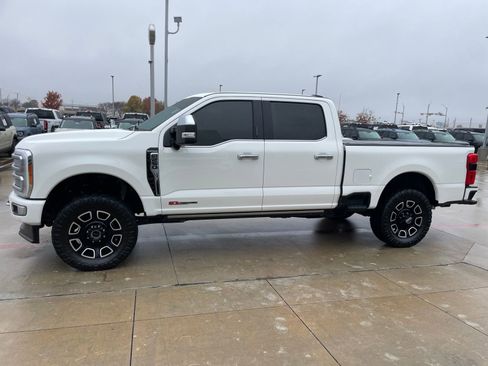 Used 2023 Ford F250 Platinum image 2