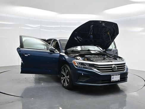 Used 2022 Volkswagen Passat 2.0T SE FWD image 34