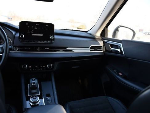 Used 2024 Mitsubishi Outlander SE image 19