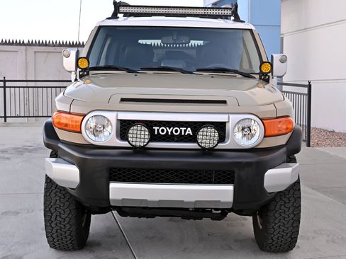 Used 2014 Toyota FJ Cruiser 4WD w/ Upgrade Package image 11
