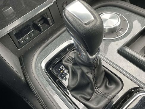 Used 2023 Nissan Armada SL w/ Midnight Edition Package image 30