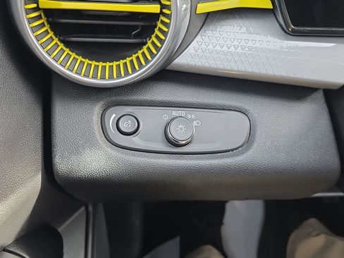 Used 2024 Chevrolet Trax LT w/ Driver Confidence Package image 17