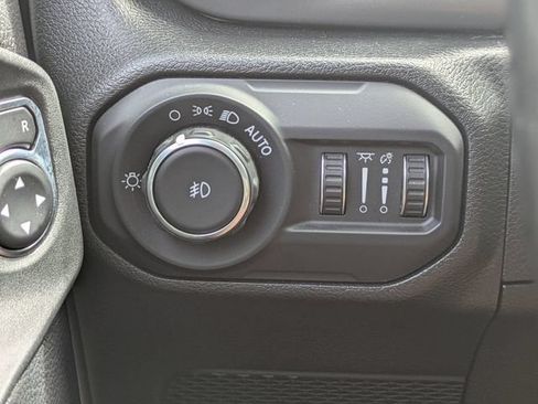 Used 2022 Jeep Wrangler Unlimited Rubicon w/ LED Lighting Group AWD/4WD image 26