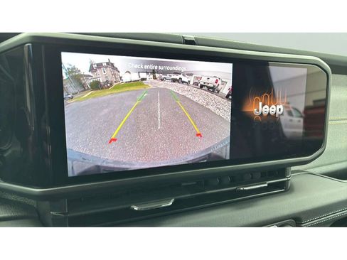 Used 2025 Jeep Wrangler Sahara w/ Safety Group image 22