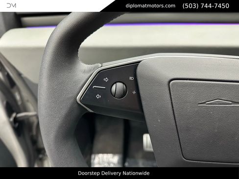 Used 2025 Tesla Cybertruck AWD Crew Cab image 33