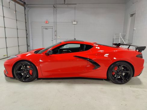 Used 2021 Chevrolet Corvette Stingray Preferred Cpe w/ Z51 Performance Package image 32