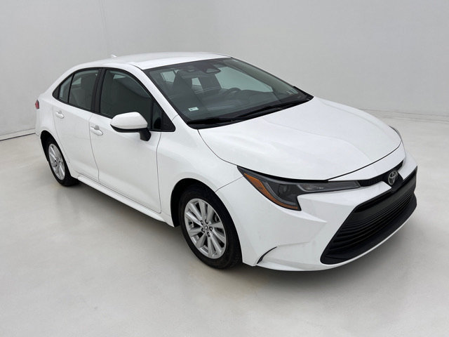 Used 2023 Toyota Corolla LE w/ LE Convenience Package FWD image 2