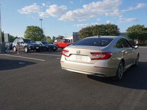 Used 2018 Honda Accord EX image 3