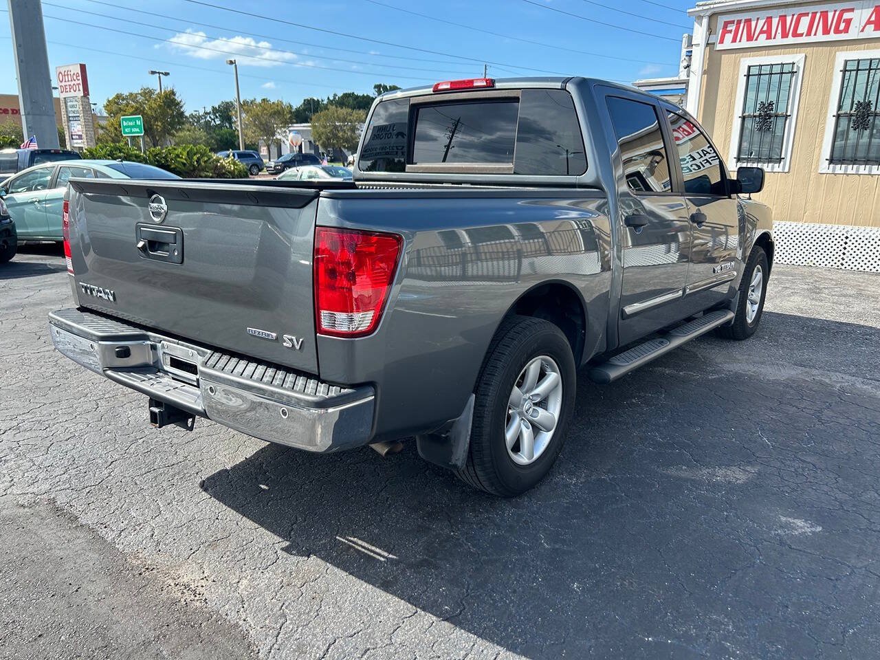 Used 2014 Nissan Titan SV w/ SV Value Truck Package RWD image 8
