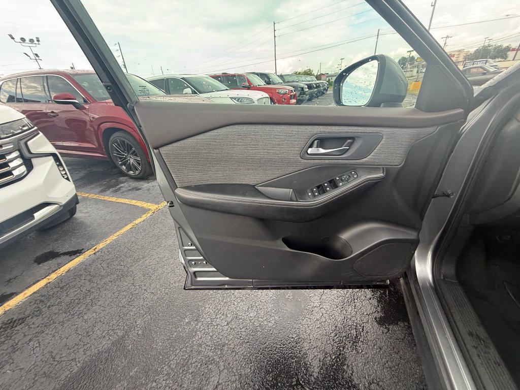 Used 2021 Nissan Rogue SV AWD/4WD image 11