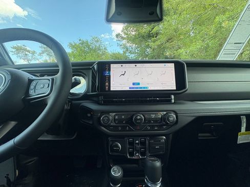 New 2026 Jeep Gladiator Sport AWD/4WD image 16