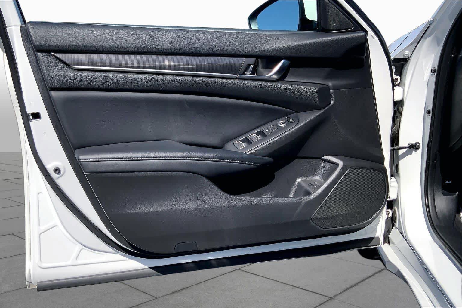 Used 2018 Honda Accord Sport image 25
