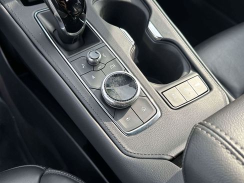 Used 2024 Cadillac XT4 Premium Luxury image 32