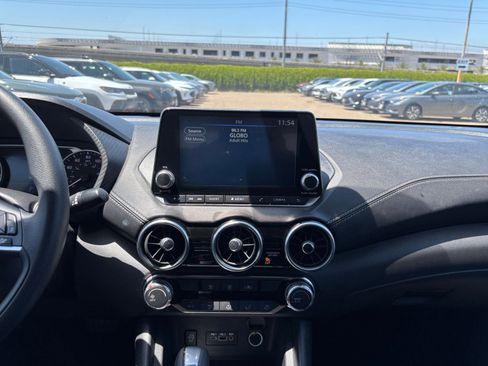 Used 2025 Nissan Sentra SV FWD image 17