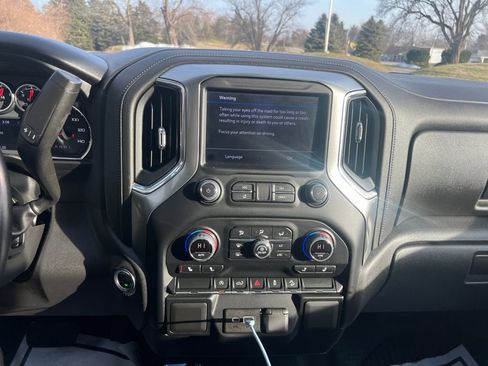 Used 2022 Chevrolet Silverado 1500 LT image 15