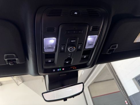 Used 2024 GMC Yukon XL Denali w/ Advanced Technology Package AWD/4WD image 29