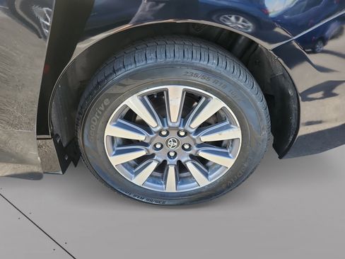 Used 2018 Toyota Sienna XLE w/ XLE Navigation Package AWD/4WD image 14