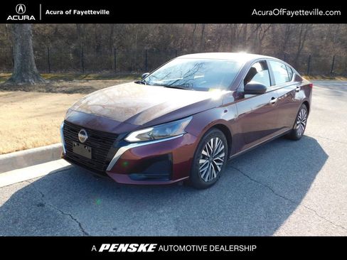 Used 2025 Nissan Altima 2.5 SV image 1