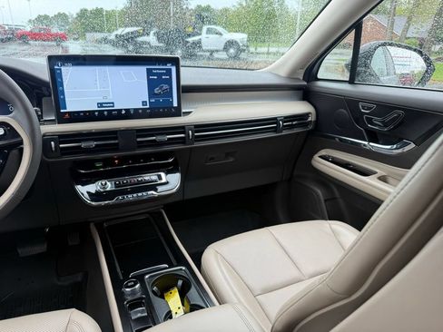 Used 2023 Lincoln Corsair AWD w/ Equipment Group 101A image 14